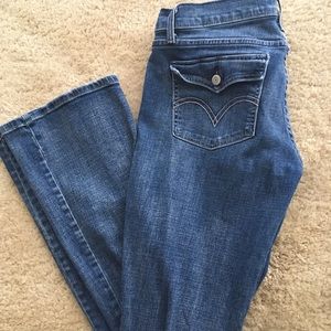 Levi’s, 11 juniors